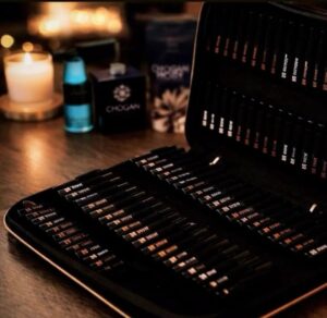 der chogan duftkoffer ist die Vorraussetzung zum Geld verdienen mit Parfüm als Chogan Beraterin.